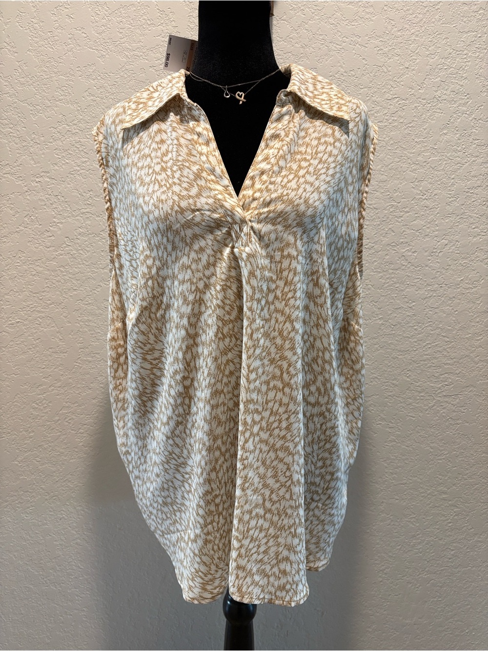 NWT Michael Kors Sleeveless V-Neck Collared Top in Leopard